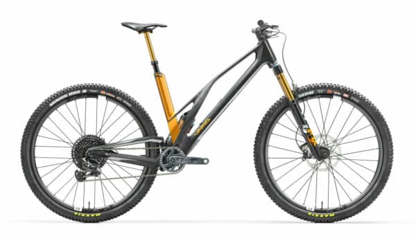 Unno Dash Race carbon black gold 2023 29"; Diamant